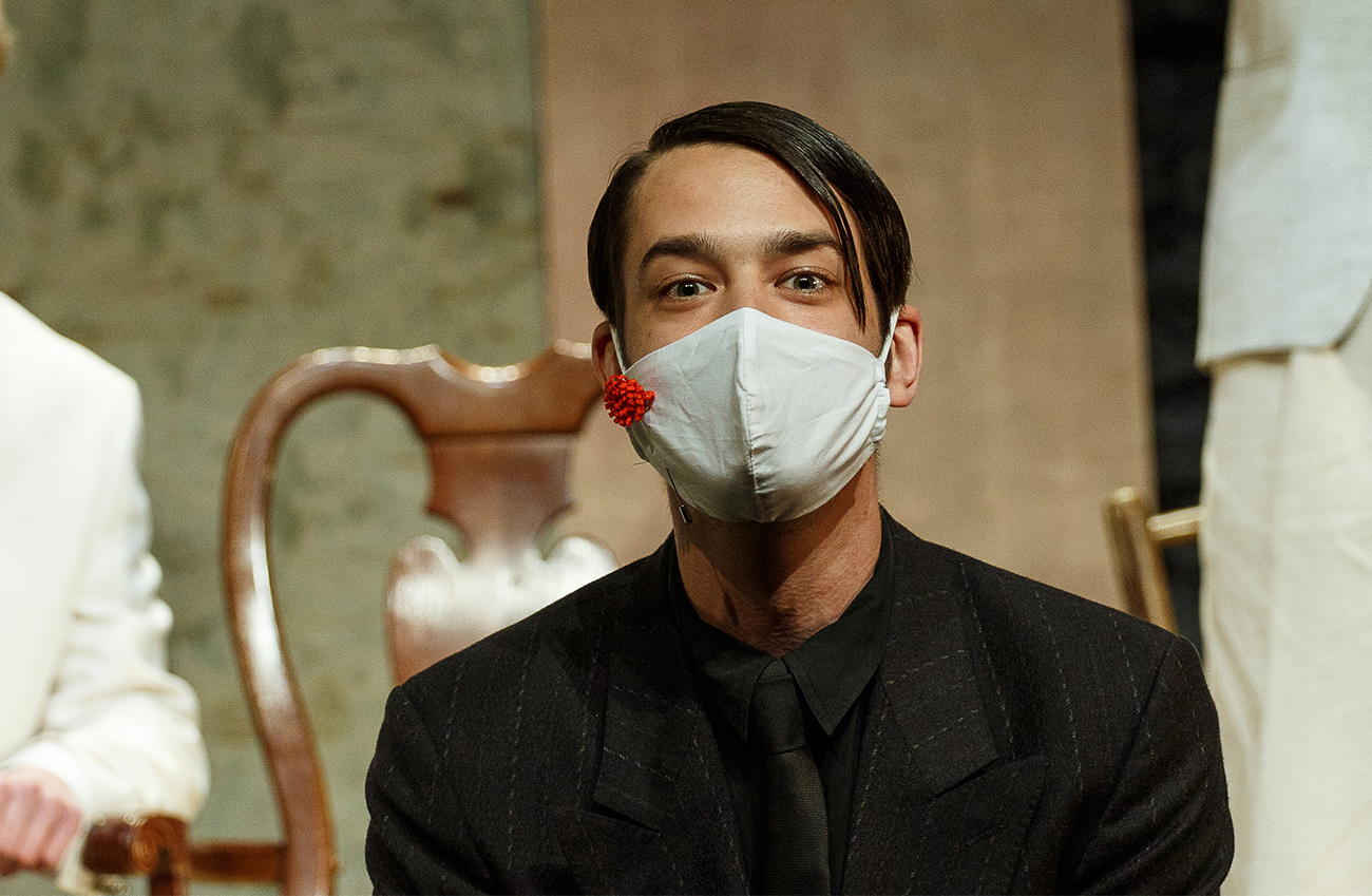 Skats no izrādes "Lepnās kāzas" (2021, rež. I. Roga, M. Gruzdovs) // Foto – Matīss Markovskis